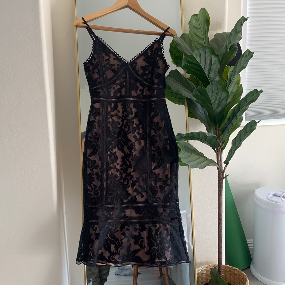 Lulus black lace trumpet dress